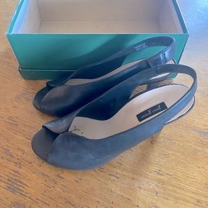 Gorgeous and comfortable Paul Green sling back heels.